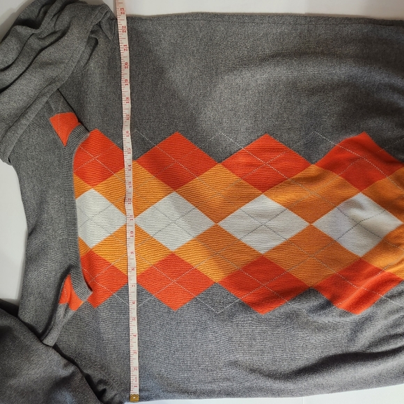 Old Navy Gray & Orange Argyle Vneck Sweater - Picture 5 of 10